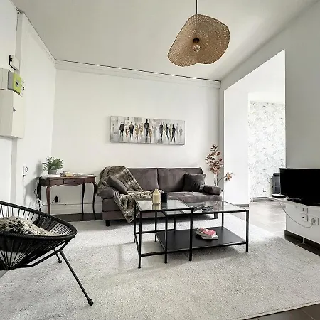 T2 - Parking Et Jardin Privatif *